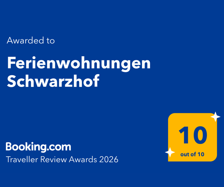 Traveller Review Award 2025 für die Ferienwohnungen Schwarzhof – Clemens, Franzi & Lorenz.